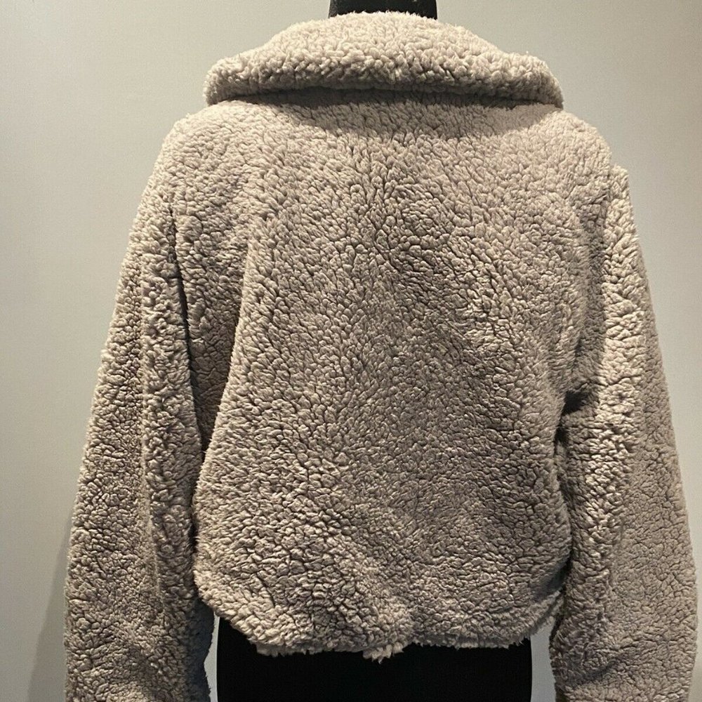 NEW Francesca's Cropped Sherpa Fuzzy Jacket - Picture 5 of 8